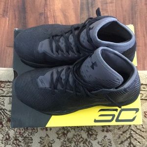Curry 2.5, All black